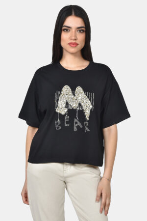 T-SHIRT CROP ΜΕ ΠΑΓΙΕΤΕΣ ΚΑΙ ΣΤΡΑΣ