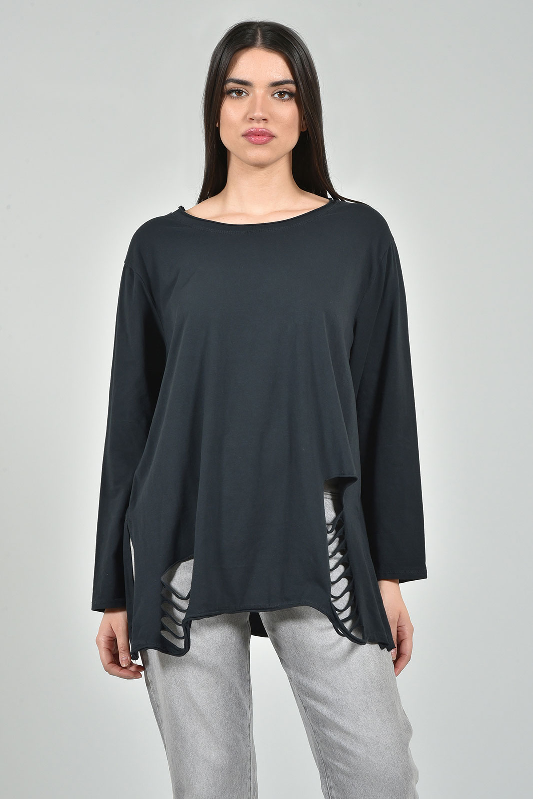 ΜΠΛΟΥΖΑ OVERSIZED ΜΕ ΔΙΑΚΟΣΜΗΤΙΚΑ ΑΝΟΙΓΜΑΤΑ